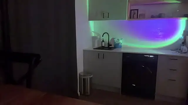 xopeachybaby online show from April 26, 2026, 10:56 am