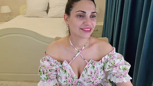 LovelyBeatrice online show from July 18, 2026, 12:25 pm