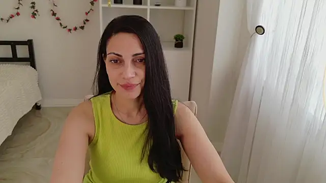 LovelyBeatrice online show from May 10, 2026, 11:58 am