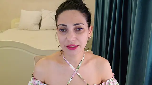 LovelyBeatrice online show from July 7, 2026, 7:06 pm