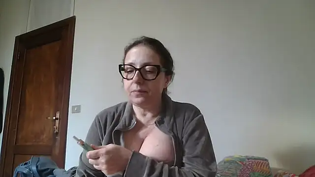 Snapshot of Miasexmilf chatting on March 20, 2026, 3:35 pm Miasexmilf online show from March 20, 2026, 3:35 pm