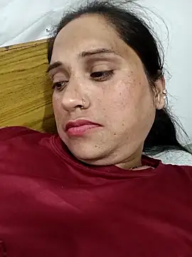 Cute-karisma1234 online show from March 17, 2026, 4:43 pm