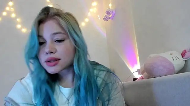 Lulu Di online show from May 13, 2026, 9:11 pm