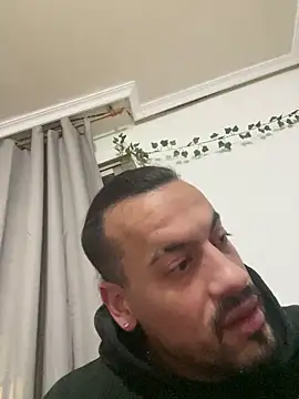 leonidas0117 online show from February 4, 2026, 12:27 am