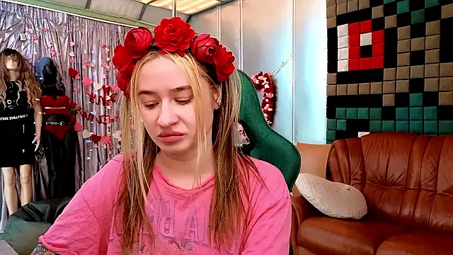 LeilaReal online show from February 14, 2026, 4:02 am