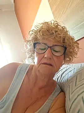 Snapshot of rosasuso chatting on April 3, 2026, 8:32 am rosasuso online show from April 3, 2026, 8:32 am