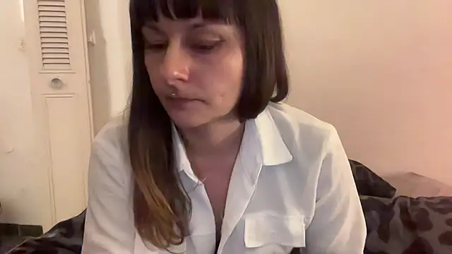 LouveduDiable online show from February 3, 2026, 4:54 am