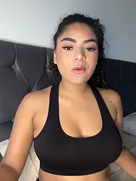 Carlymonroee  online show from February 2, 2026, 9:58 pm