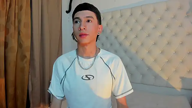 Snapshot of lian_cameron chatting on June 11, 2026, 1:05 am lian cameron online show from June 11, 2026, 1:05 am