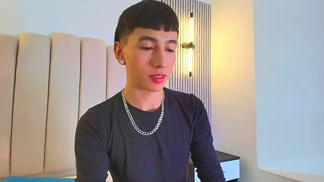 Snapshot of lian_cameron chatting on May 13, 2026, 11:45 pm lian cameron online show from May 13, 2026, 11:45 pm