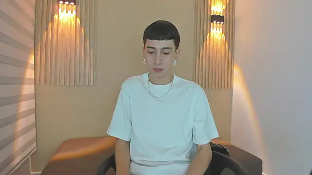 lian cameron online show from February 13, 2026, 3:39 am