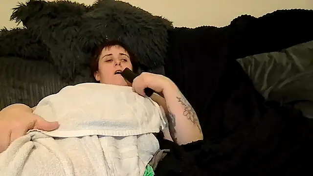 Tiara XOX online show from February 1, 2026, 7:45 pm