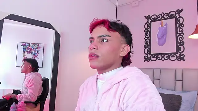 DrakeMoon  online show from February 4, 2026, 4:07 am