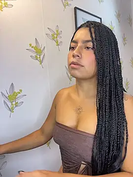 Laia white online show from May 4, 2026, 11:35 am