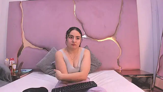 IsabelDelacroix online show from February 4, 2026, 3:45 am