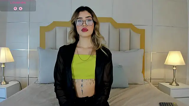 Snapshot of Crystal_Rose__ chatting on March 11, 2026, 11:48 am Crystal Rose online show from March 11, 2026, 11:48 am