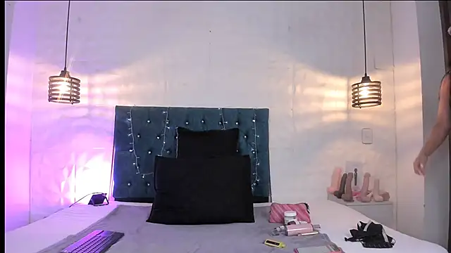 samantha foxyy online show from June 18, 2026, 11:37 am