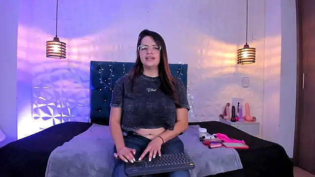 samantha foxyy online show from March 16, 2026, 10:52 am
