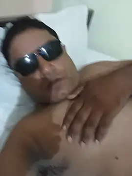 Snapshot of deshilnd chatting on August 1, 2026, 5:44 pm deshilnd online show from August 1, 2026, 5:44 pm