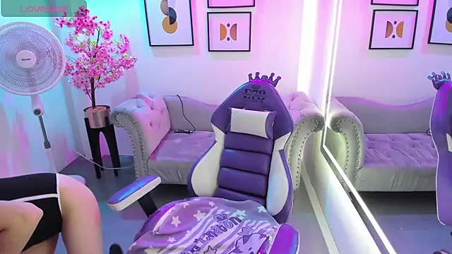 Victoria  doll online show from April 26, 2026, 12:35 pm