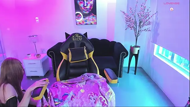 Victoria  doll online show from May 15, 2026, 7:12 pm