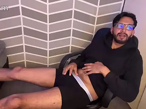 thomass1018 online show from February 11, 2026, 3:56 pm