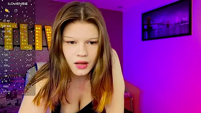 Snapshot of Lunatrend chatting on February 14, 2026, 6:13 am Lunatrend online show from February 14, 2026, 6:13 am