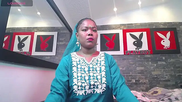 kavya suri  online show from February 16, 2026, 7:01 pm