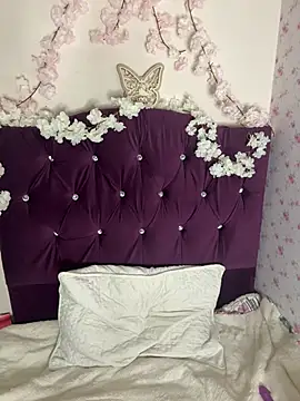 LunaaBlossom online show from February 6, 2026, 4:30 am