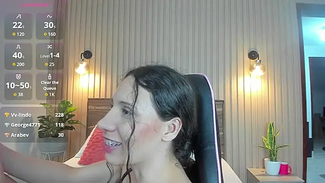 valeryn  rosse online show from August 4, 2026, 11:37 am