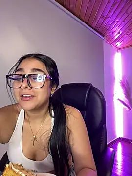 Snapshot of Violetta_pinkk1 chatting on March 6, 2026, 12:16 am Violetta pinkk1 online show from March 6, 2026, 12:16 am