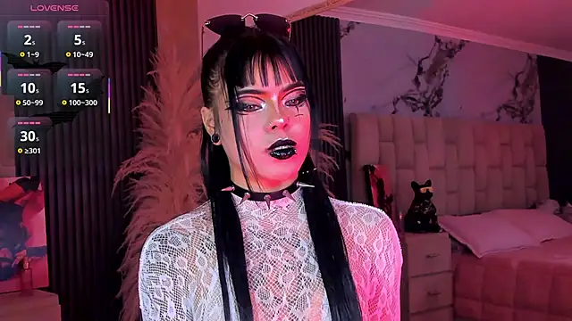SweetDevil 7 online show from June 27, 2026, 4:02 pm
