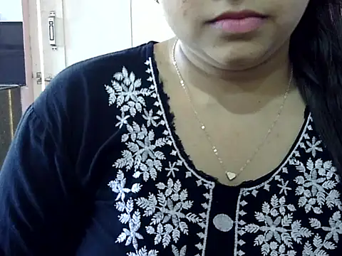 Cute Aliyaa online show from April 5, 2026, 8:54 am