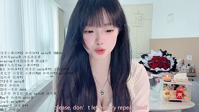 LovelyXiaoYi online show from May 14, 2026, 1:46 am