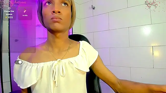 Samantha Ortega  online show from May 6, 2026, 11:58 am