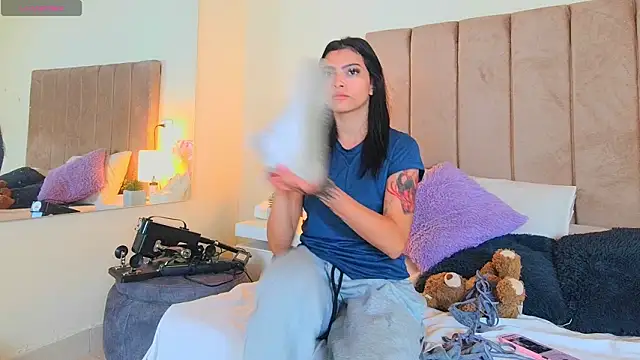 LANA LARSEN online show from February 28, 2026, 11:43 am