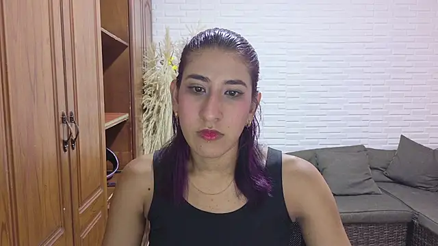 Snapshot of Violet_rousse7 chatting on June 3, 2026, 4:24 am Violet rousse7 online show from June 3, 2026, 4:24 am