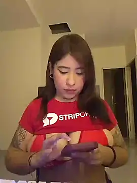 Helll girll online show from May 10, 2026, 4:16 am