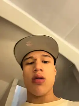 Snapshot of Dominik_Souza chatting on July 21, 2026, 9:49 pm Dominik Souza online show from July 21, 2026, 9:49 pm