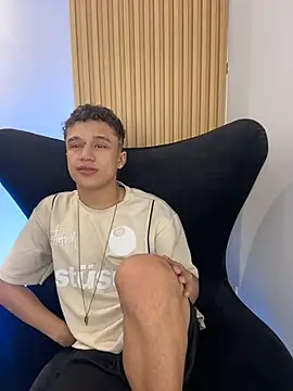Snapshot of Dominik_Souza chatting on August 3, 2026, 9:04 am Dominik Souza online show from August 3, 2026, 9:04 am