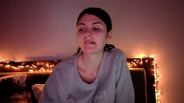  fungirl  online show from February 2, 2026, 3:22 pm