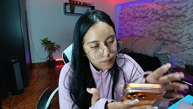 Camila IRoose online show from August 5, 2026, 12:59 am