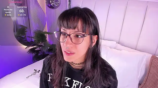 ViolettaColinss online show from May 5, 2026, 11:46 am