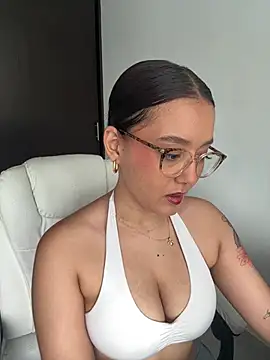 kittysophie  online show from February 6, 2026, 2:57 pm