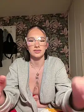 Snapshot of leannabbyy chatting on February 6, 2026, 8:27 pm leannabbyy online show from February 6, 2026, 8:27 pm