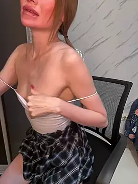 Snapshot of AliceeXHottie chatting on March 6, 2026, 12:55 pm AliceeXHottie online show from March 6, 2026, 12:55 pm