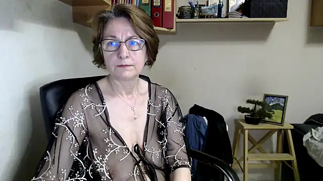katemodel online show from June 9, 2026, 6:36 am