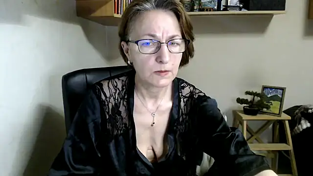 katemodel online show from June 12, 2026, 6:44 am