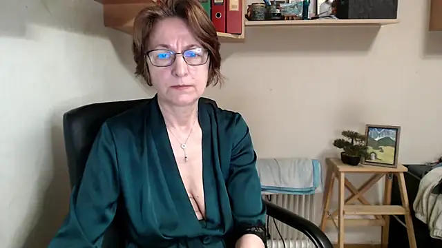 katemodel online show from May 6, 2026, 7:12 am