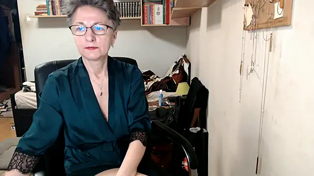 katemodel online show from October 12, 2025, 6:15 am